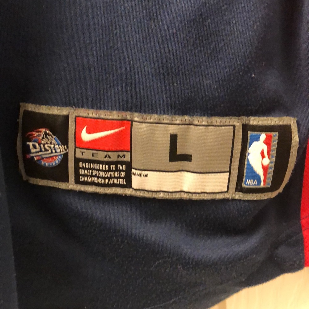 Vintage Early 2000s Detroit Pistons Shooting Shirt Gem